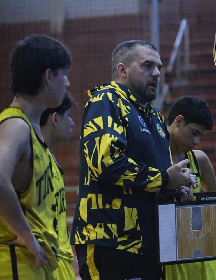 Padres y jugadores de Tirica expresaron su rechazo a la salida del entrenador Nicolás “Chapa” Boeri